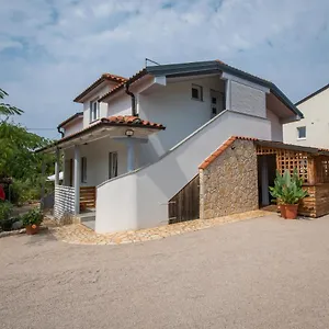Milena Apartament Pinezići